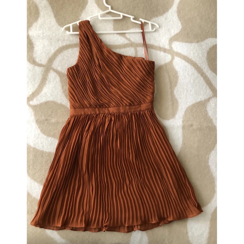 Club Monaco Frida Dress - Pleated One-Shoulder Burnt Orange Rust Mini Dress Sz 4